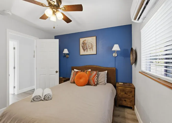 2br Near Square - Gray Frontier House Dom wakacyjny