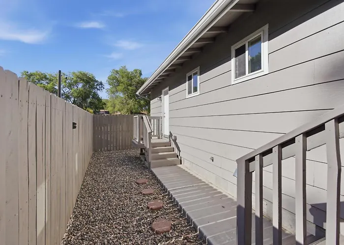 2br Near Square - Gray Frontier House Dom wakacyjny