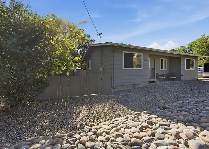 2br Near Square - Gray Frontier House * Prescott